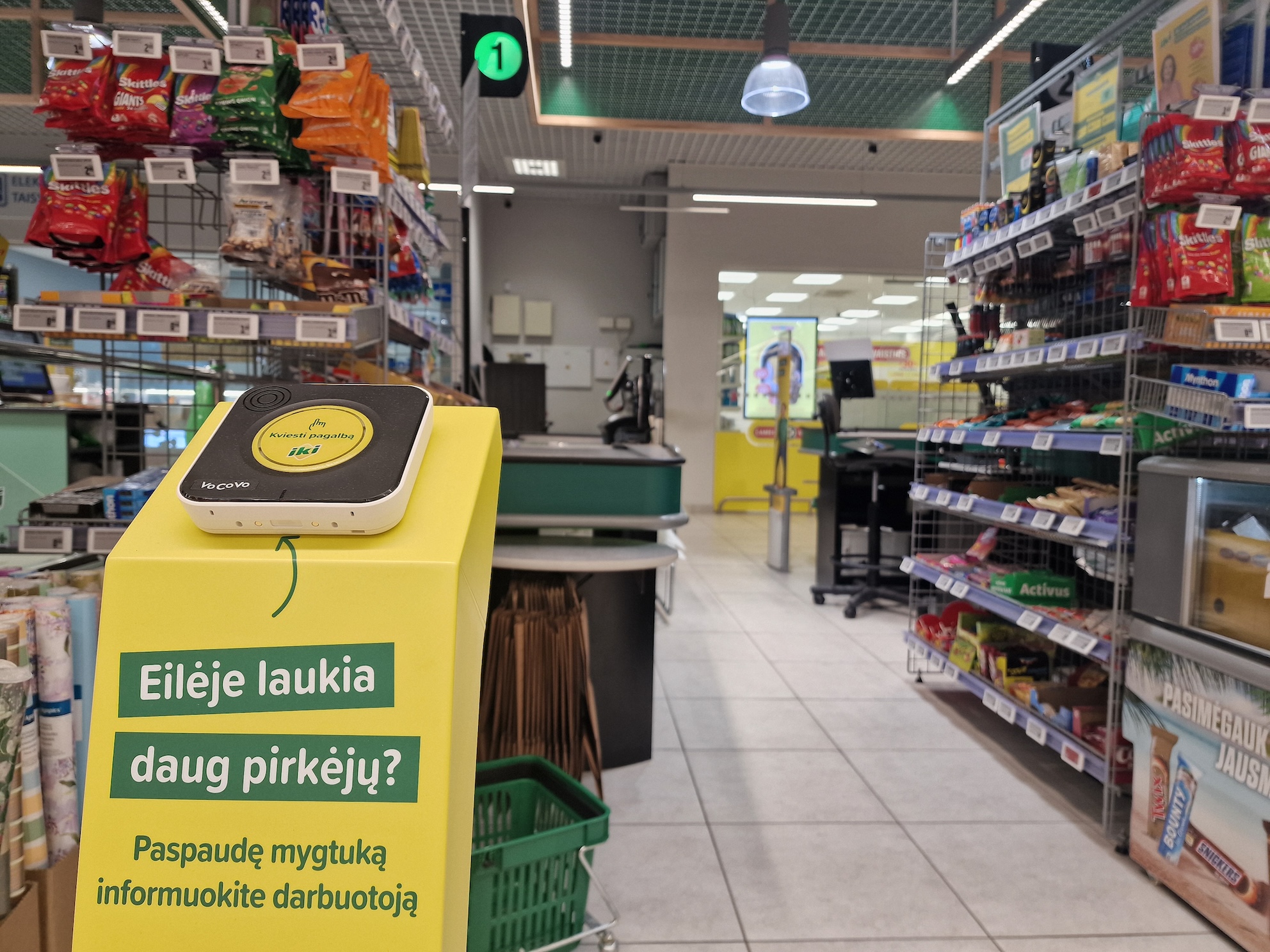 Iskvietimo mygtukas 2 Senjorai apsipirkinės paprasčiau: maisto parduotuvėse pradeda veikti išmanioji pagalbos sistema