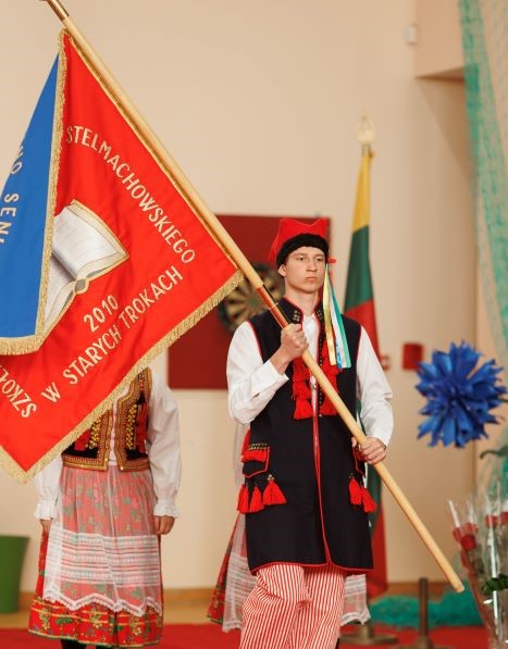 15 metų pasididžiavimo ir įkvėpimo: Senųjų Trakų mokykla švenčia savo globėjo jubiliejų