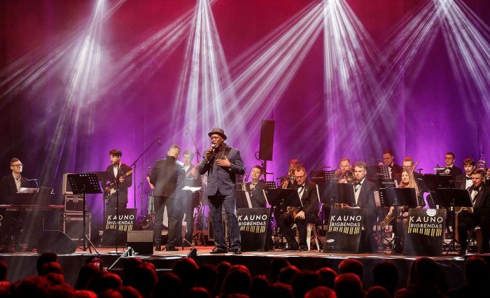 karl frierson ir kauno bigbendas red Festivalis „Užutrakio vakarai“ prasideda magiška džiazo fiesta
