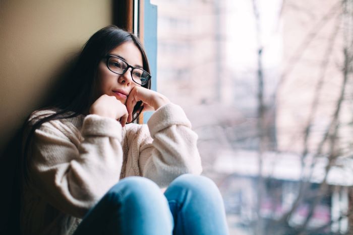 68f8b57ae935e_depresija_nerimas_asociatyvi_ Tamsiuoju sezonu jaučiate emocinį nuosmukį? Specialistė atskleidė, kaip kovoti su sezonine nuotaikų kaita