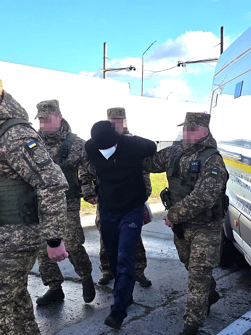 Ukraina perdavė Lietuvai asmenį, įtariamą karo nusikaltimais (with text in English)