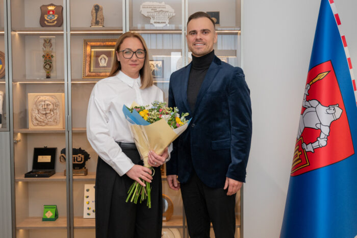 p-6 Sveikiname naują Paluknio seniūnę