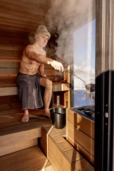 pexels-huum-sauna-heaters-718199222-31092916 Pirtis – ne tik malonumas: kada sveikatinimosi ritualas gali baigtis ligoninėje?