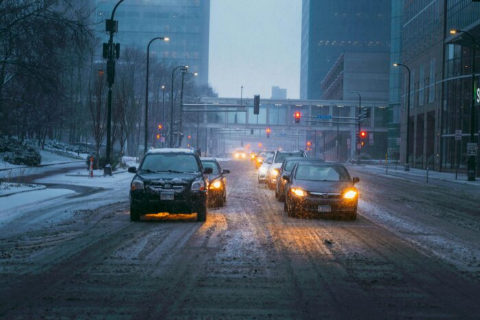 pexels-josh-hild-1270765-10621548 Ką svarbu žinoti apie automobilio akumuliatorių paspaudus pirmiesiems šalčiams?