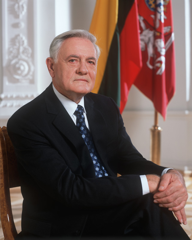 valdas_adamkus Prezidentui Valdui Adamkui skirtas apdovanojimas už nuopelnus Europai