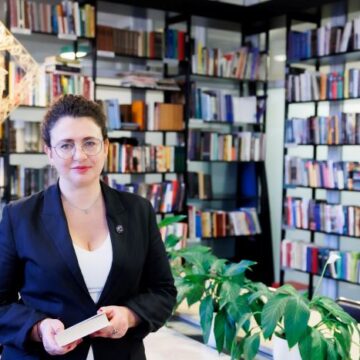 Ruth_Reches Vilniaus Šolomo Aleichemo ORT gimnazijos direktorė Ruth Reches pataria pirmiausia paruošti ne kuprinę, o vaiką